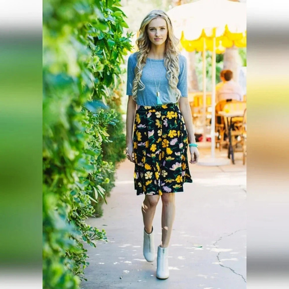 LULAROE | Madison Skirt w/ Pockets! in Multi sz M - Picture 7 of 7